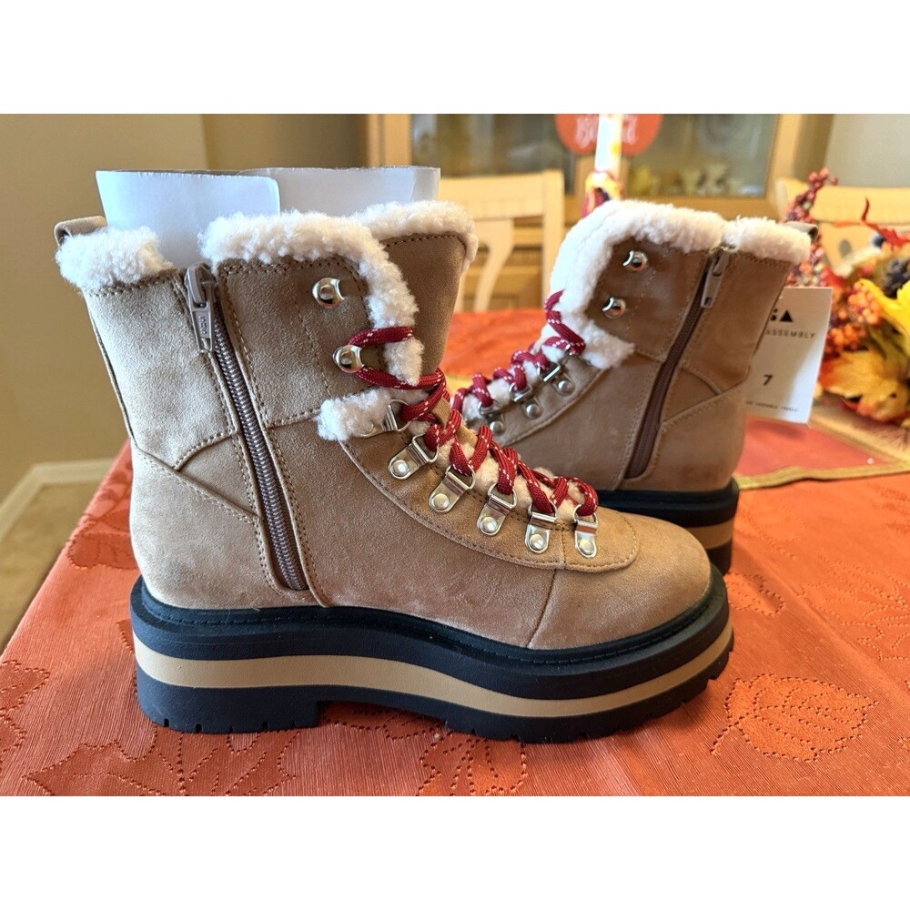 NEW Free Assembly Women's Size 7 Lace-Up Faux Shearling Booties Boots Brown